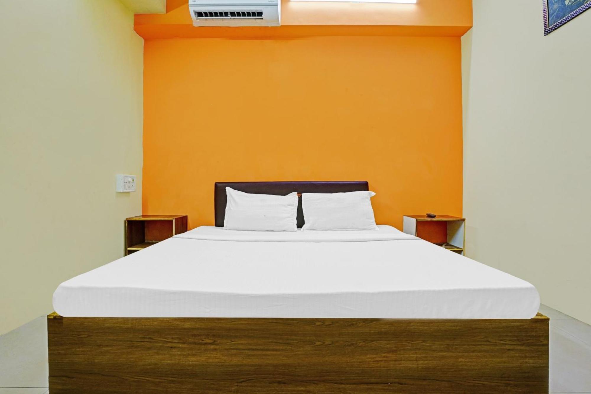Hotel O Nova Rooms Surat Eksteriør billede