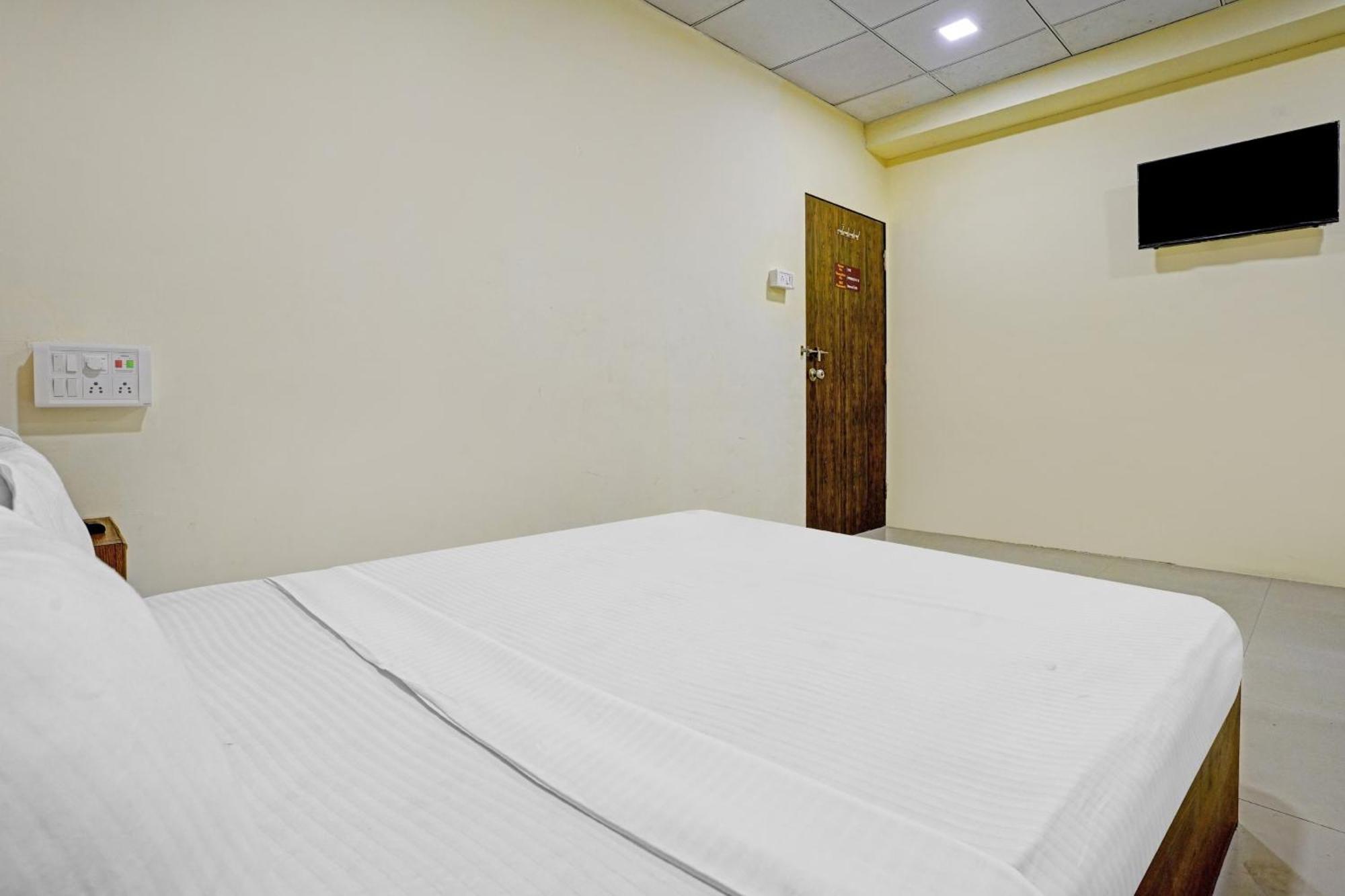 Hotel O Nova Rooms Surat Eksteriør billede