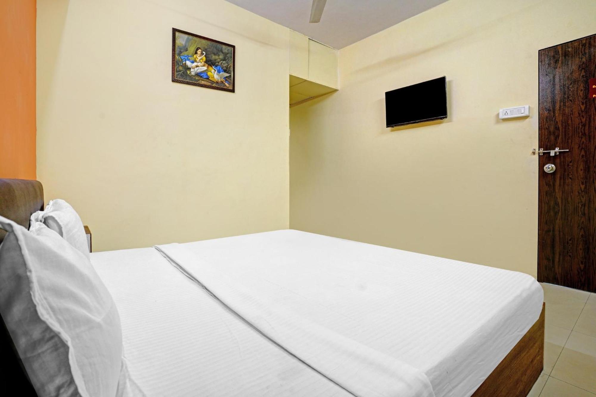 Hotel O Nova Rooms Surat Eksteriør billede
