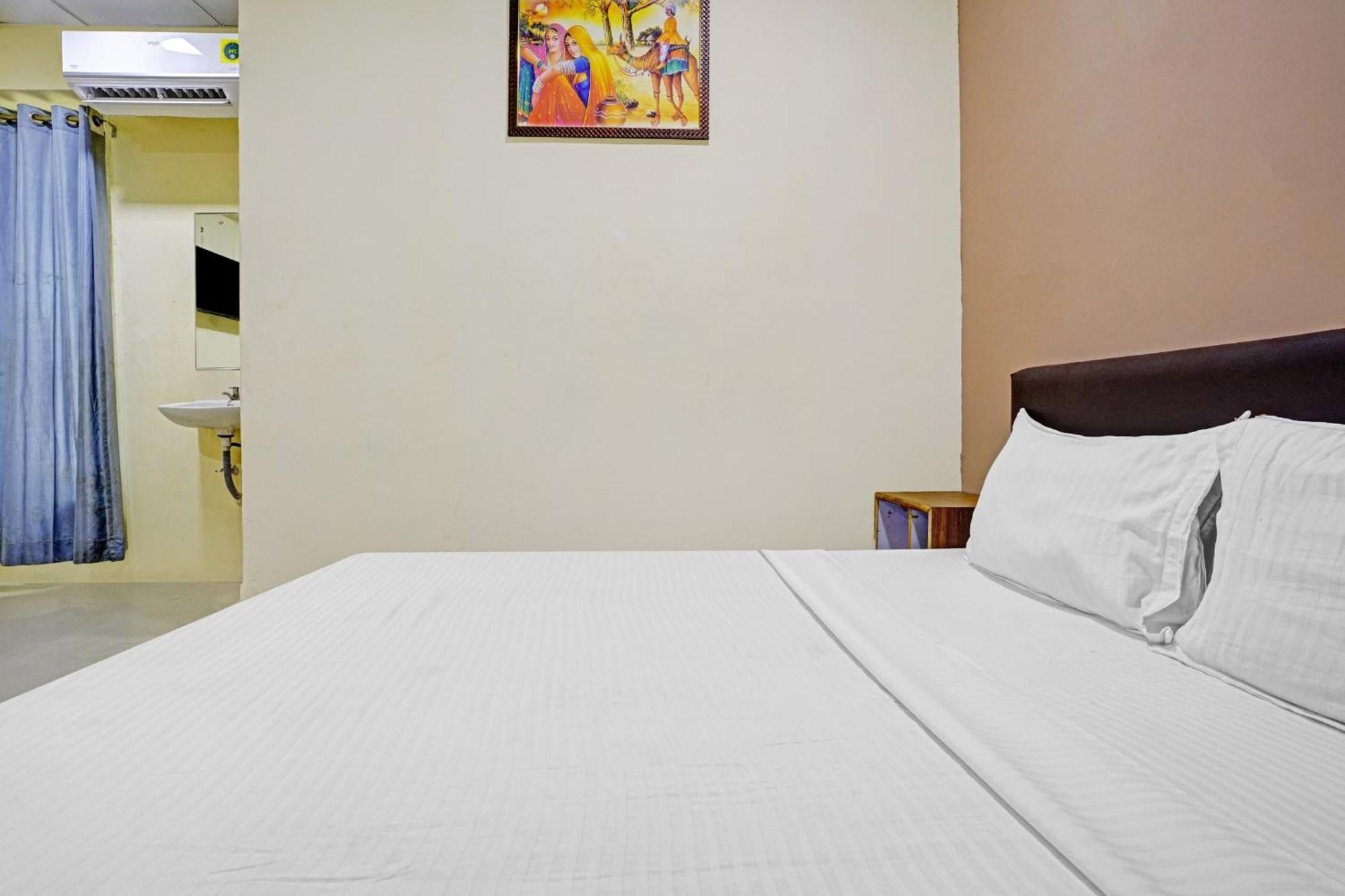 Hotel O Nova Rooms Surat Eksteriør billede