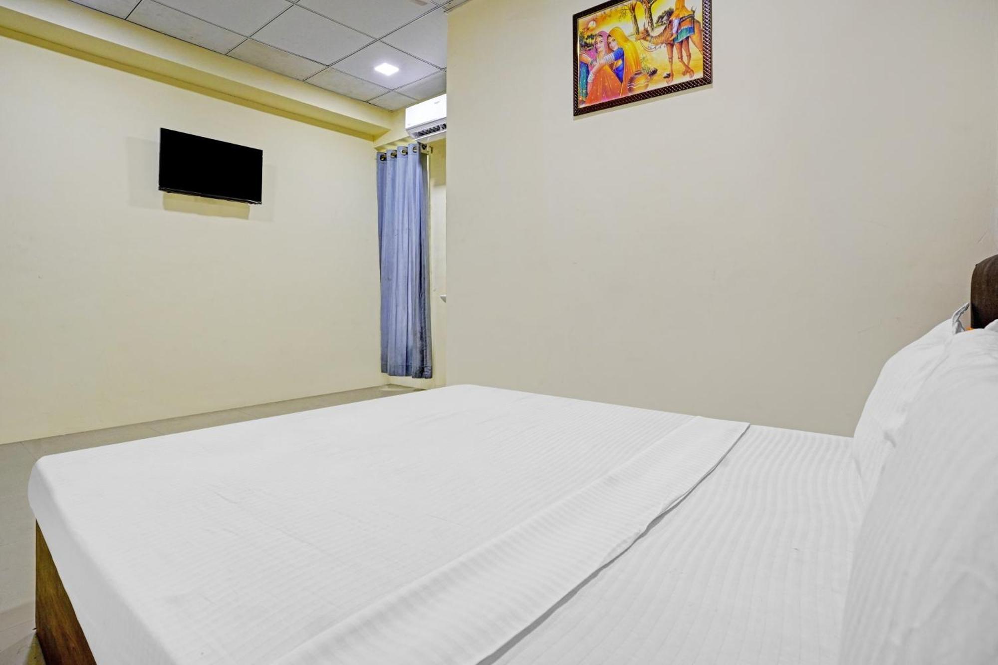Hotel O Nova Rooms Surat Eksteriør billede