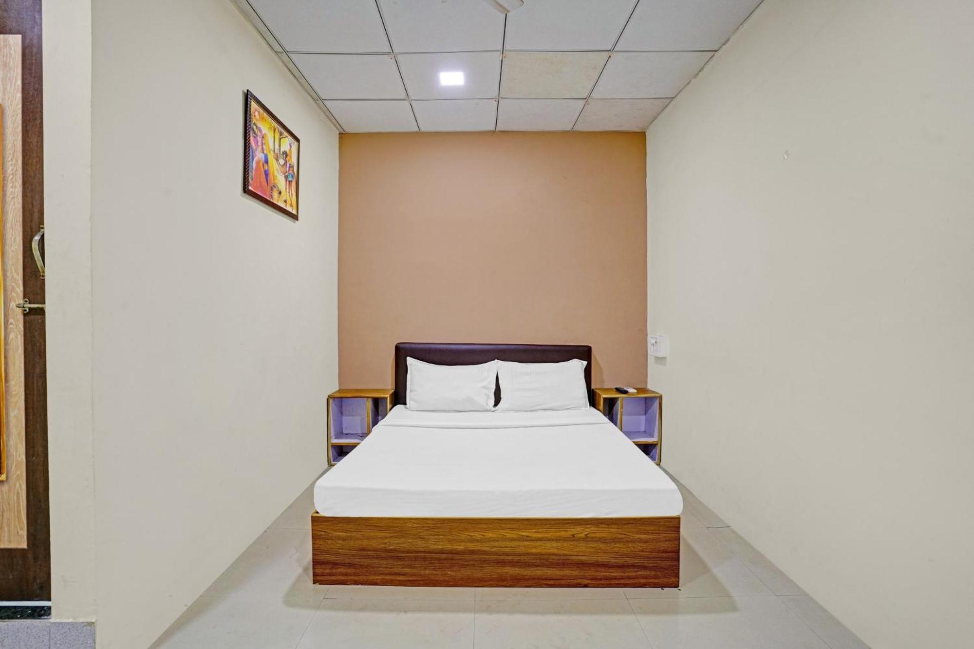 Hotel O Nova Rooms Surat Eksteriør billede
