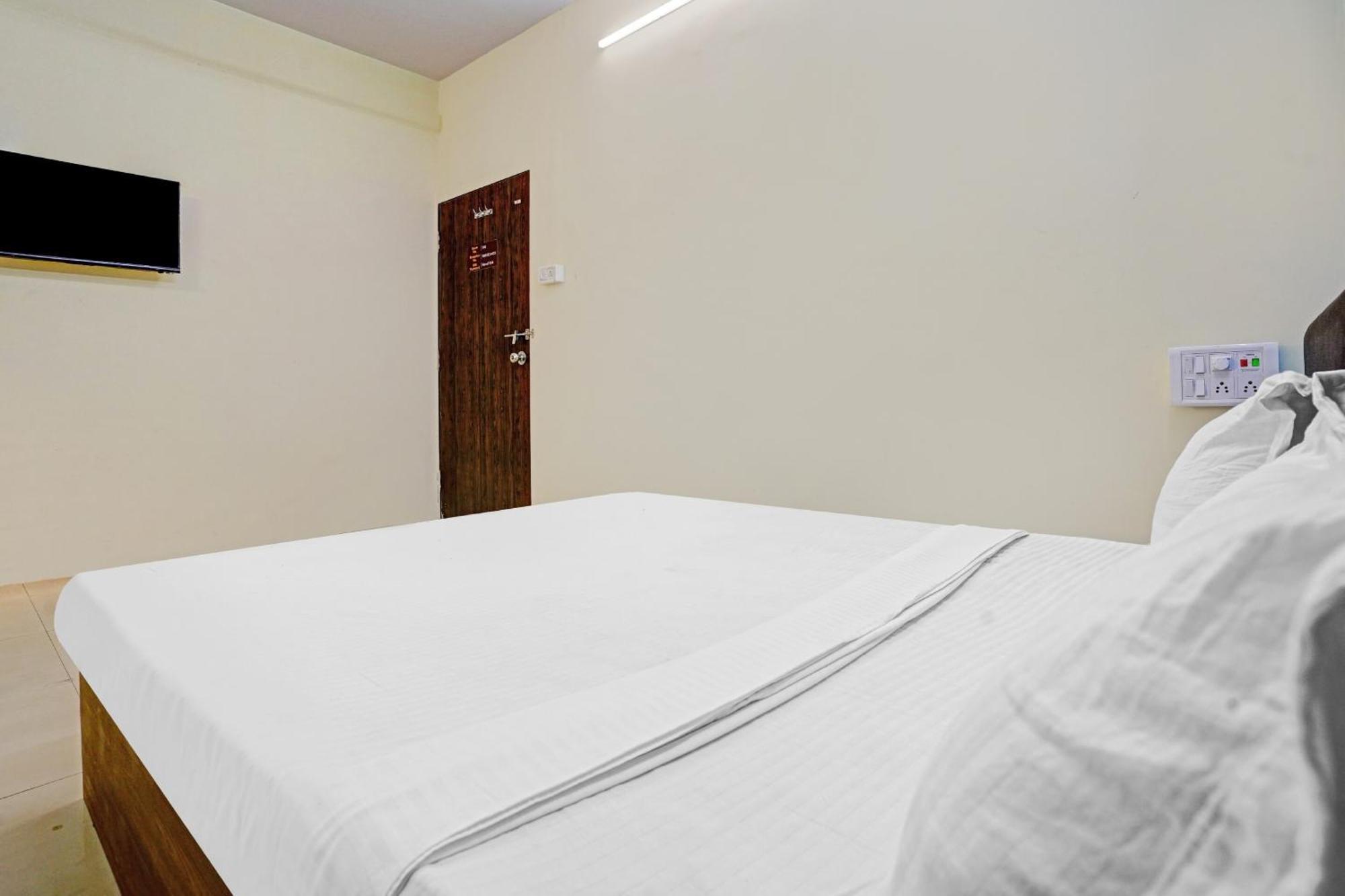 Hotel O Nova Rooms Surat Eksteriør billede