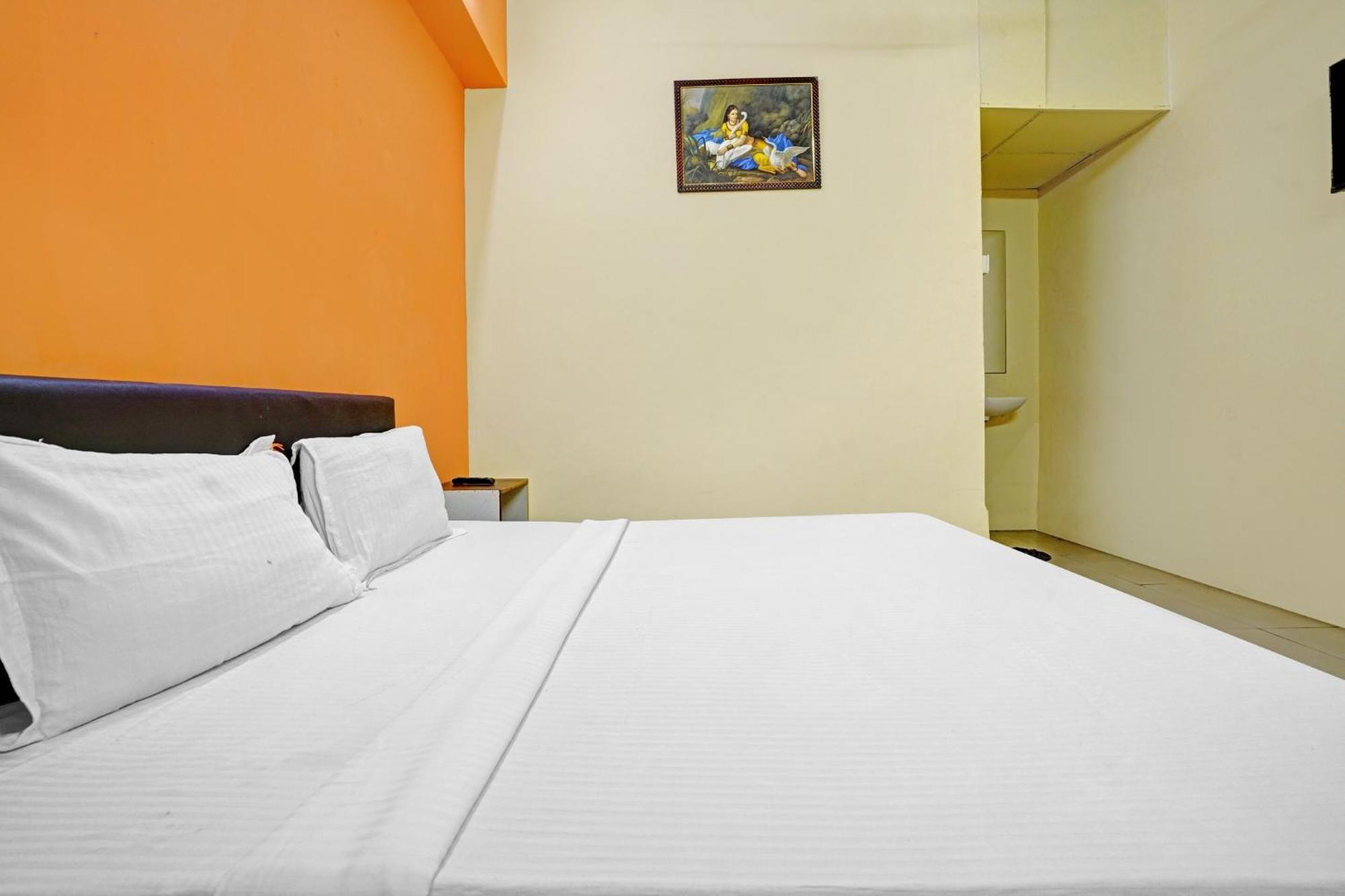 Hotel O Nova Rooms Surat Eksteriør billede