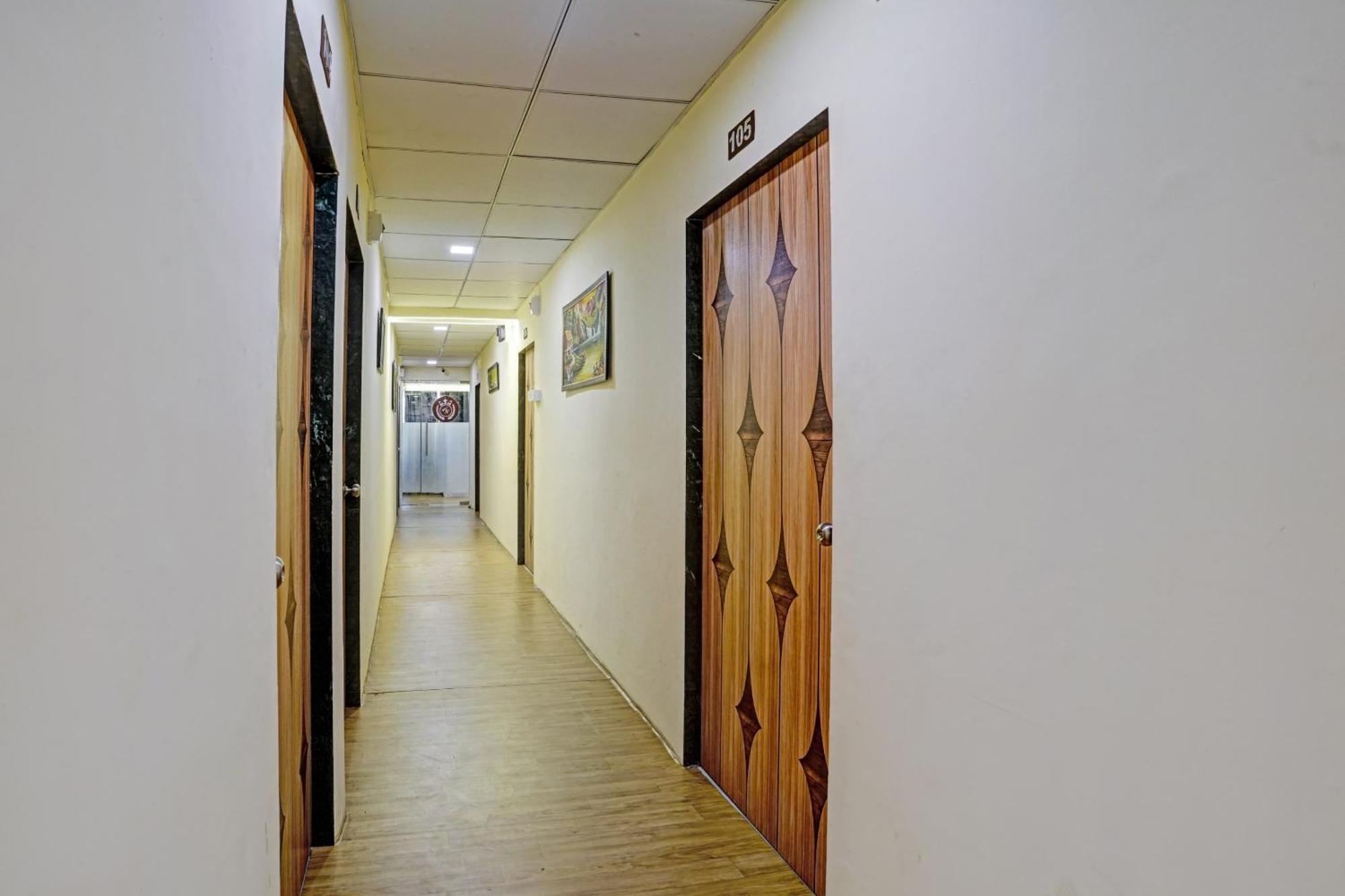 Hotel O Nova Rooms Surat Eksteriør billede